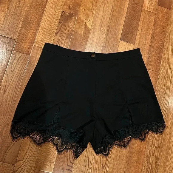 SHEIN dressy shorts  lace detail Sz 2XL - Picture 3 of 10